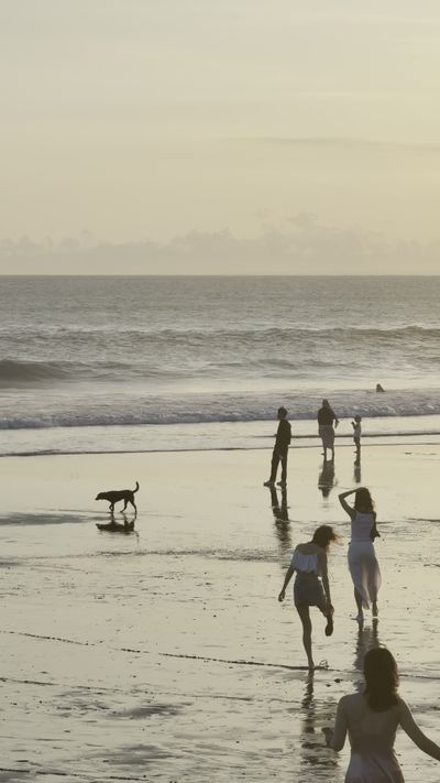 Tomi Saputra's ocean waves sunset video