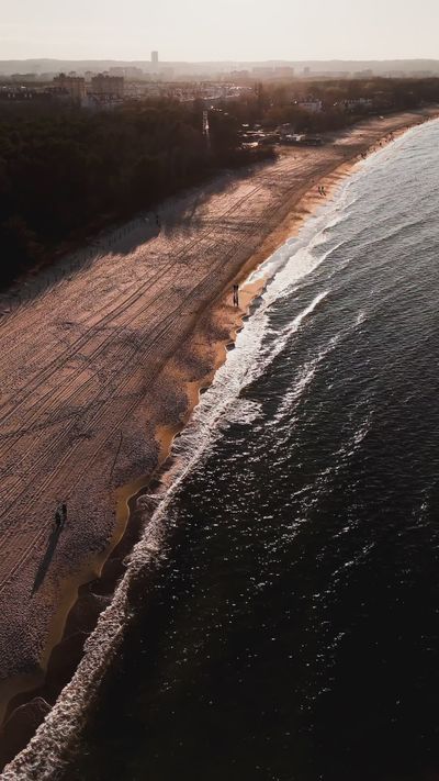 Angelika Wajsbrot's ocean waves sunset video