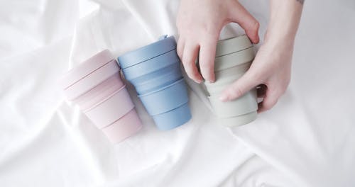 플라스틱 컵을 대체하는 혁신적이고 재사용 가능한 컵