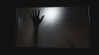 窗边的月亮视频素材免费下载免费下载视频素材