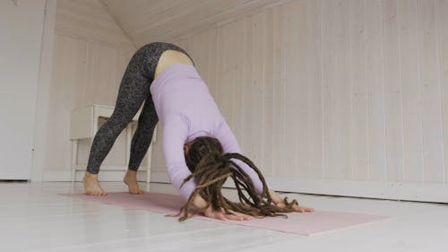 Femme, Dans, Dreadlocks, Faire, Yoga