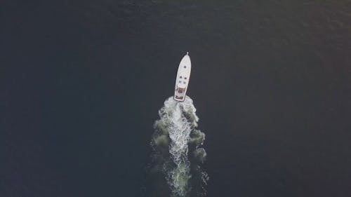 Bovenaanzicht Van Een Boot In Het Midden Van De Zee