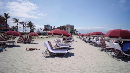 Cuplikan Orang Yang Bersantai Di Pantai