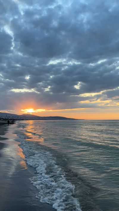 tiredtraveller's ocean waves sunset video