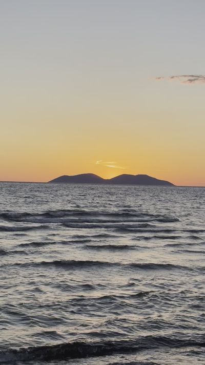 Leonard Ferhati's ocean waves sunset video