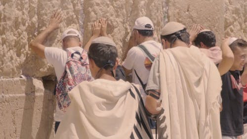 Pessoas Orando Na Frente Do Wailing Wal Em Jerusalém