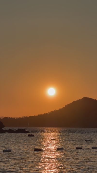 Rüveyda Akkaya's ocean waves sunset video