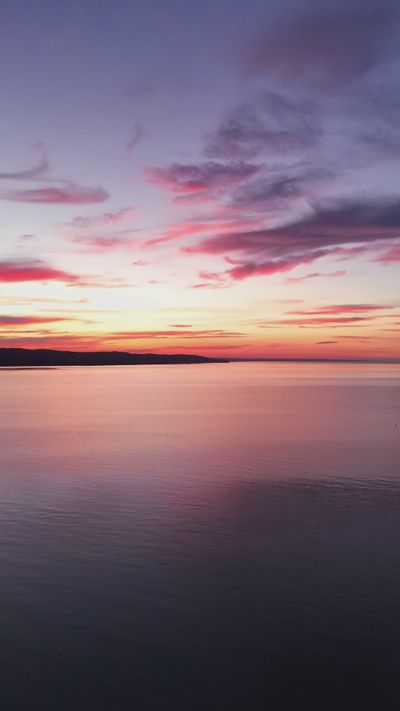 Efrem  Efre's ocean waves sunset video