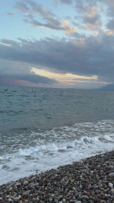 Yuliya Galagan's ocean waves sunset video