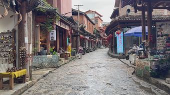 农村开电瓶视频素材