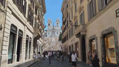 busy street with spanish steps in rome