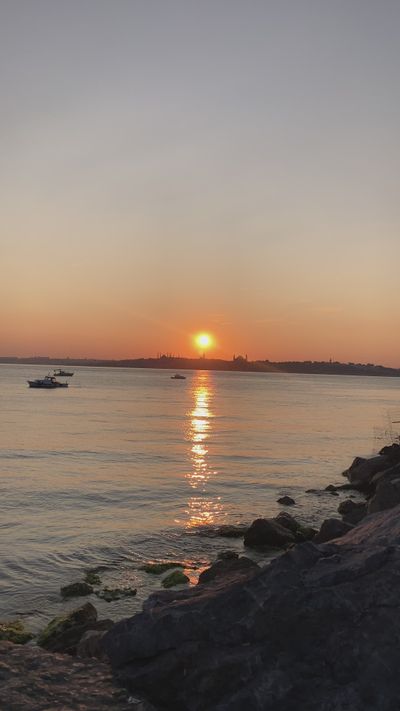 Merve Arlı's ocean waves sunset video