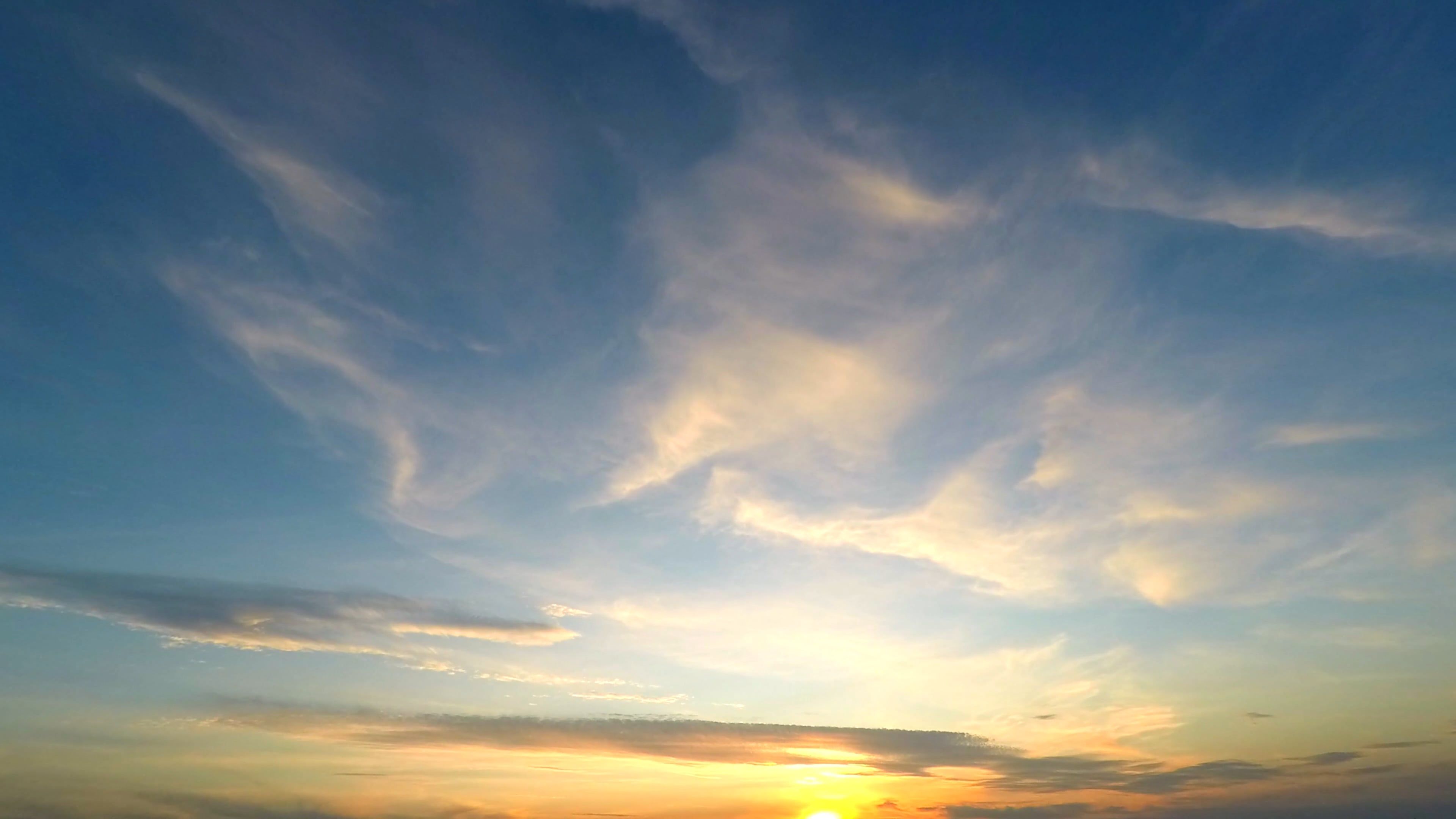 Vid o Gratuite De Angle Faible Ciel Ciel Bleu vid-o-gratuite-de-angle-faible-ciel-ciel-bleu