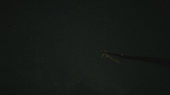 夜空星轨延时，一颗“卫星”划过天际视频素材