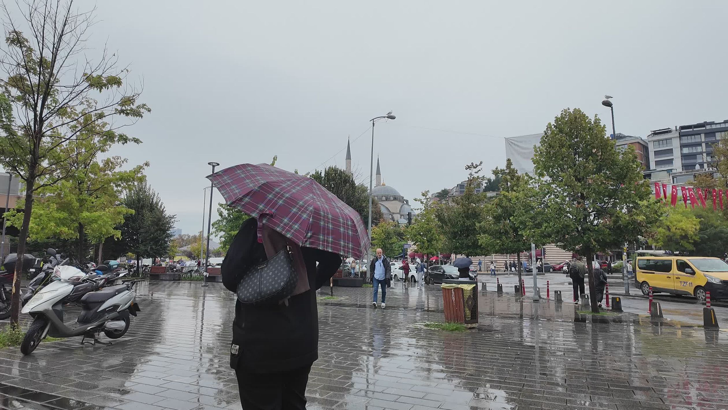 Photo Raining Day Rainy Day Scene Near Urban Landmark Free Stock Video Footage, Royalty ...