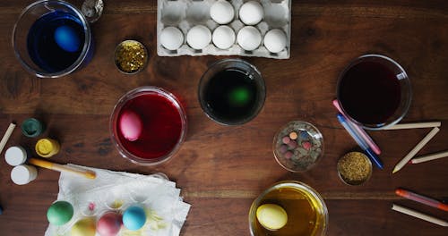 Soaking White Eggs With Liquid Dyes For Coloring