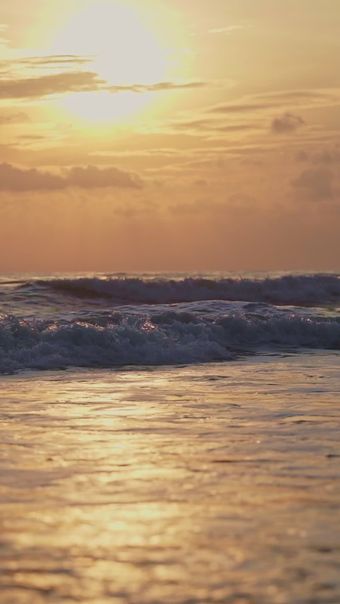 4K海浪落日高清视频视频素材