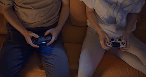 Wireless Remote Controls Use In Playing A Computer Game