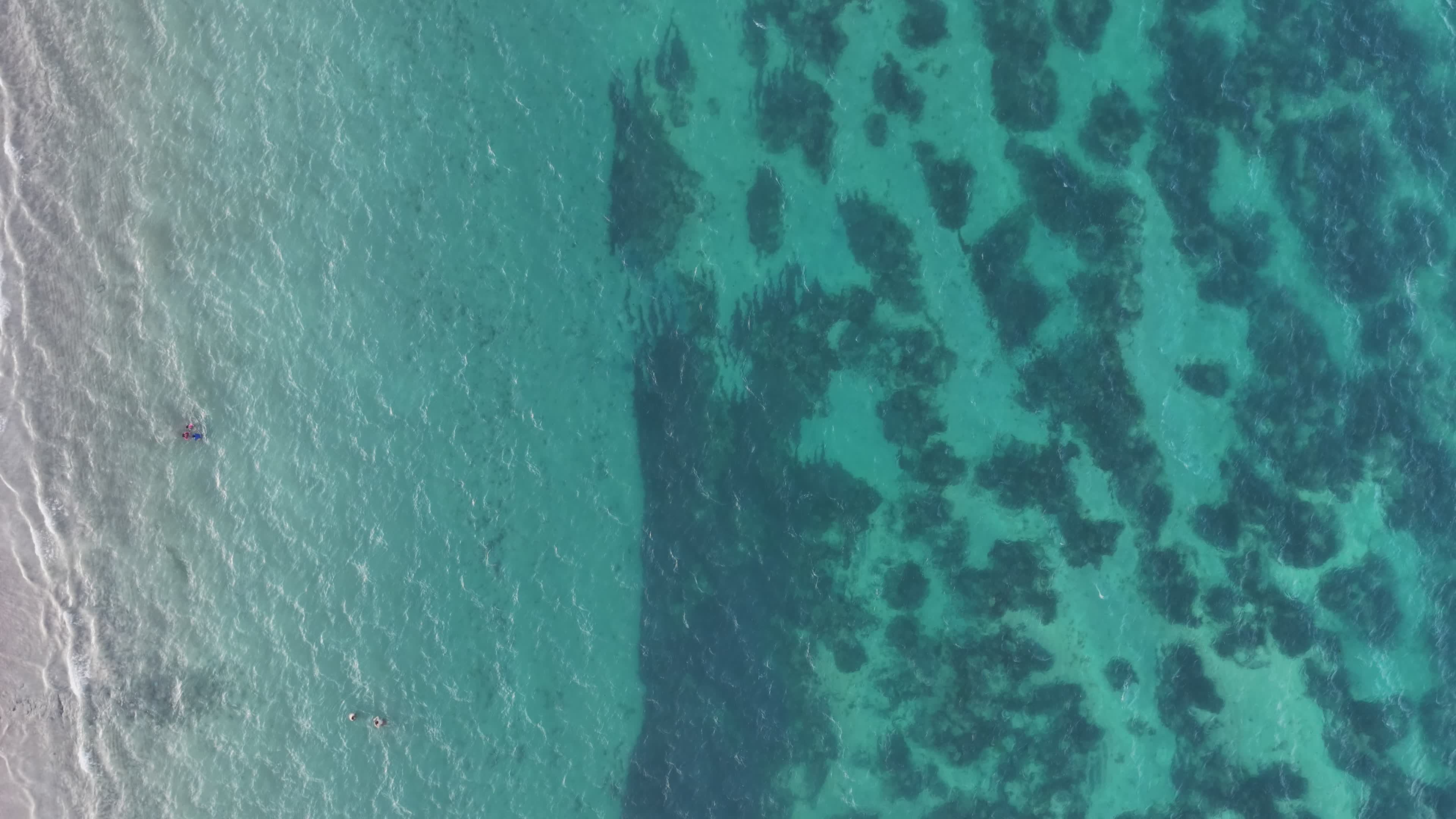 Vue Aérienne époustouflante Des Eaux Turquoise De L'océan · Vidéo gratuite