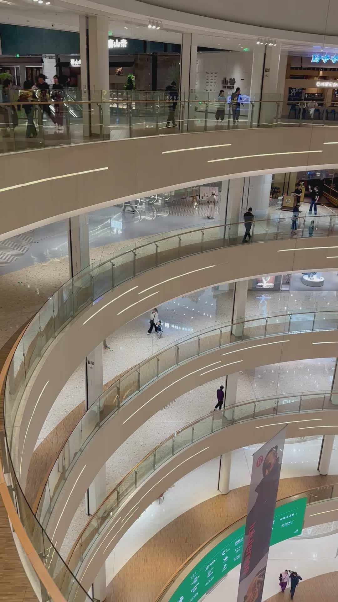 Vue Aérienne Intérieure D'un Centre Commercial Moderne · Vidéo gratuite