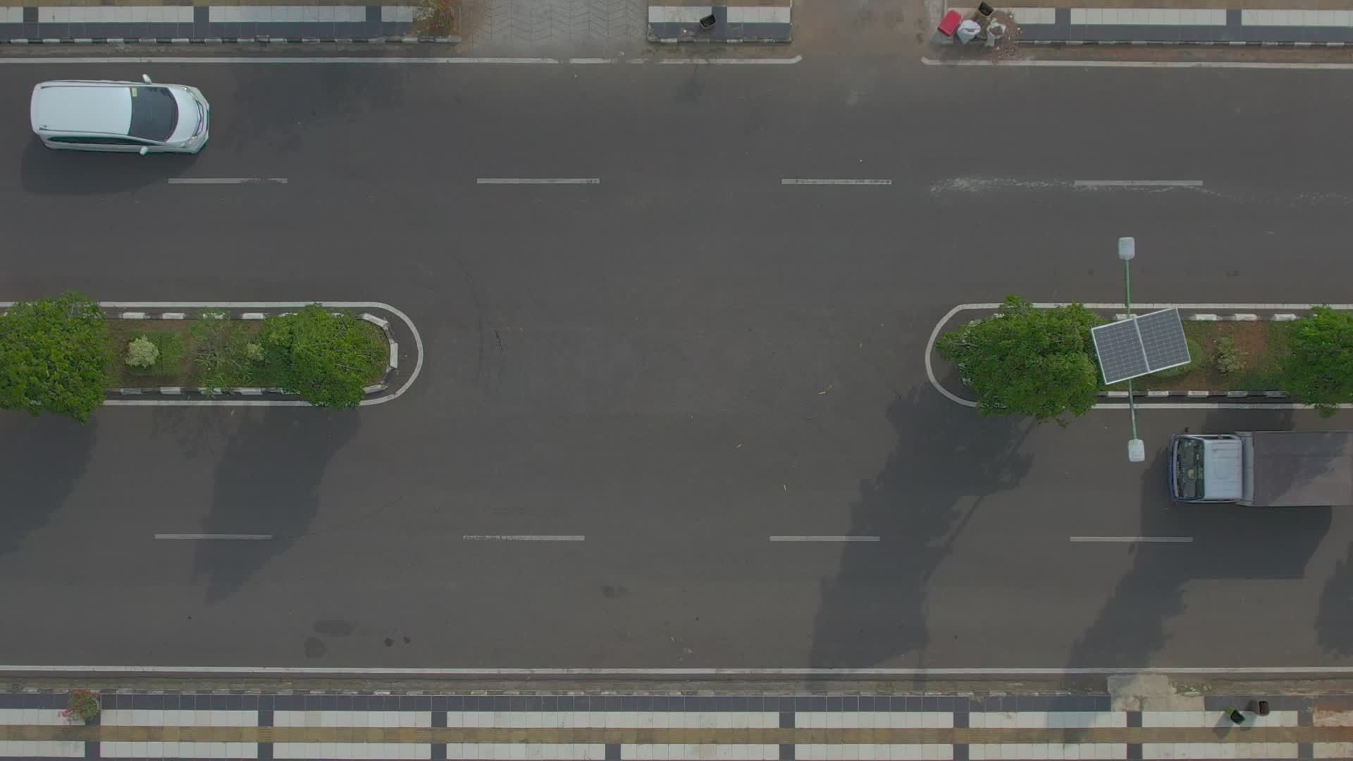 Pemandangan Udara Kendaraan Di Jalan Raya Perkotaan · Video Stok Gratis