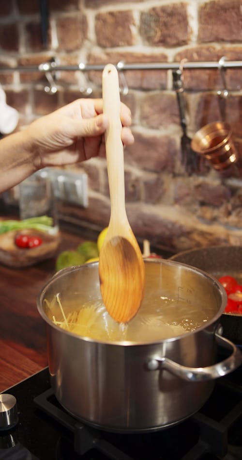 Cooking Spaghetti Noodles And Sauce