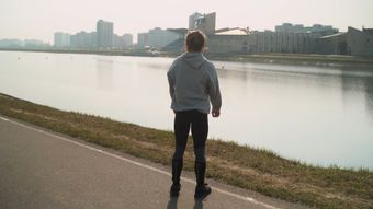 女主起身绕后视频素材视频素材高清视频视频素材