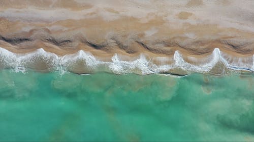 Big Waves Rushing To Shore