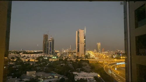 Time-Lapse of the City at Night