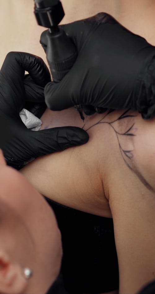 Using A Tattoo Machine In Tattooing A Skin