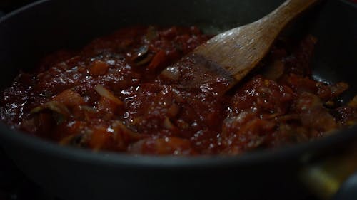 Cooking A Tomato Based Pasta Sauce
