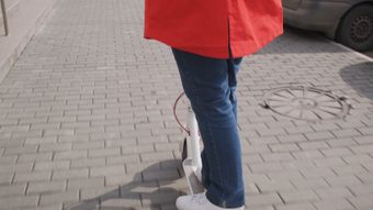 开电瓶免费下载视频素材