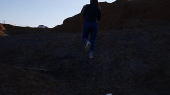 女主起身绕后视频素材视频素材视频素材