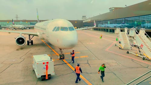 Video Of An Airplane At The Airport