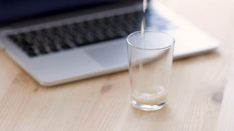 倒米酒高清视频免费下载视频素材