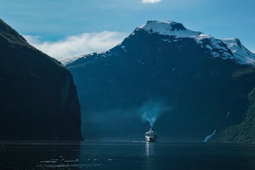 Time Lapse Video  of Cruise Ship Cruising