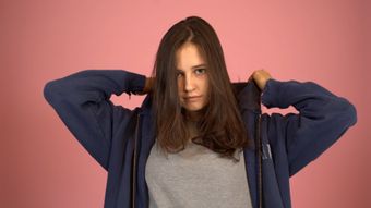披上外套高清视频免费下载视频素材