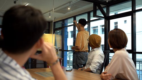 Video Of People Having A Meeting