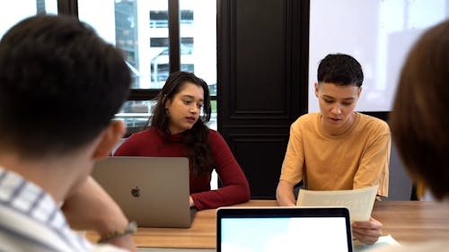 Video Of People Having A Meeting