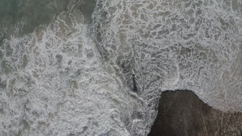 Video Of Waves Crashing In The Shore