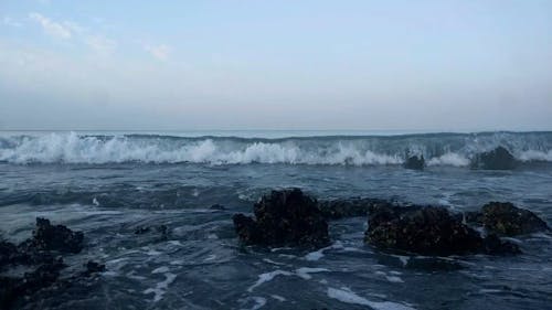 Video Of Waves Crashing On Rocks