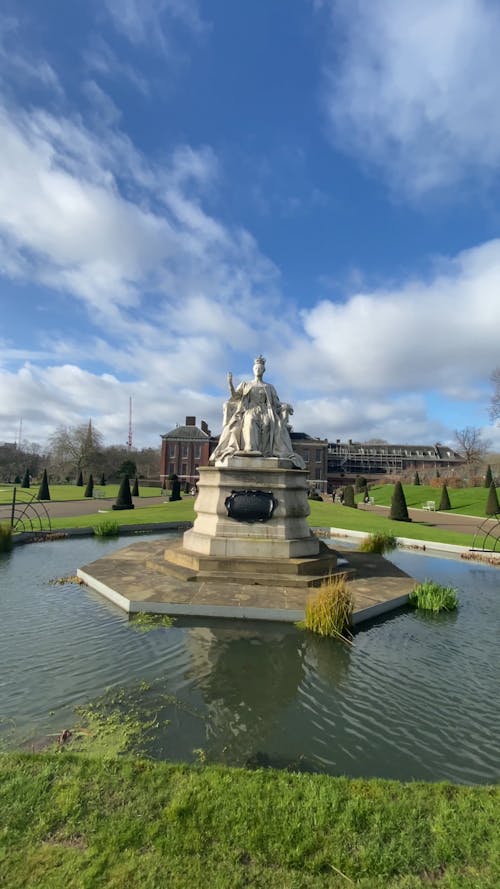 Statue of Queen Victoria at Kensington Palace