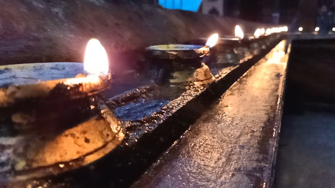 Candles Burning · Free Stock Video