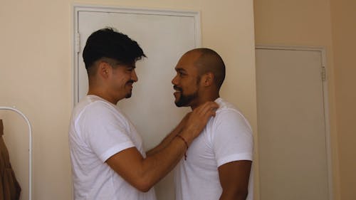 Video Of Men Kissing Each Other