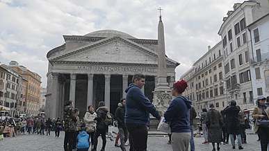 tourists visiting the pantheon in rome