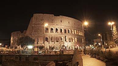 a time lapse of the colosseum in rome