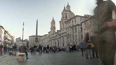 a time lapse of piazza navona