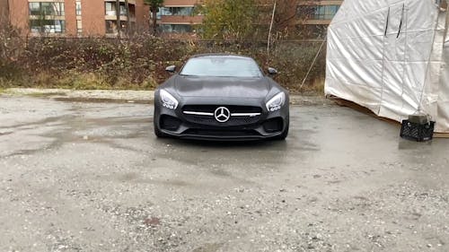 Zoom in Video of Mercedes SLS AMG
