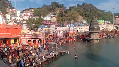 Time Lapse Video of People Bathing in Holi Ganga at Haridwar