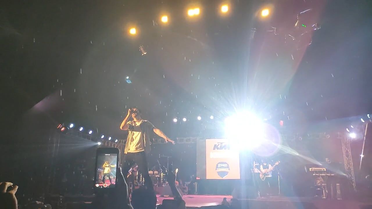 singer-performing-in-an-event-free-stock-video
